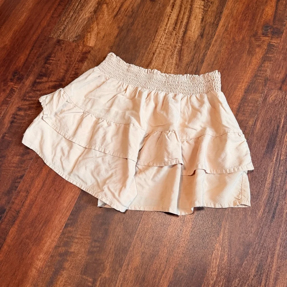 Beige Ruffled Shorts size M - Picture 3 of 8